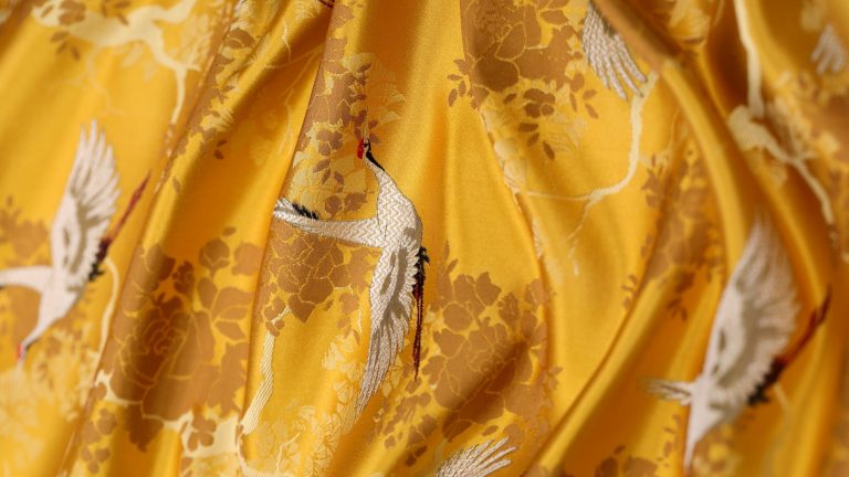 Silk vs. Ordinary Fabrics: What’s the Difference and Why Does It Matter?